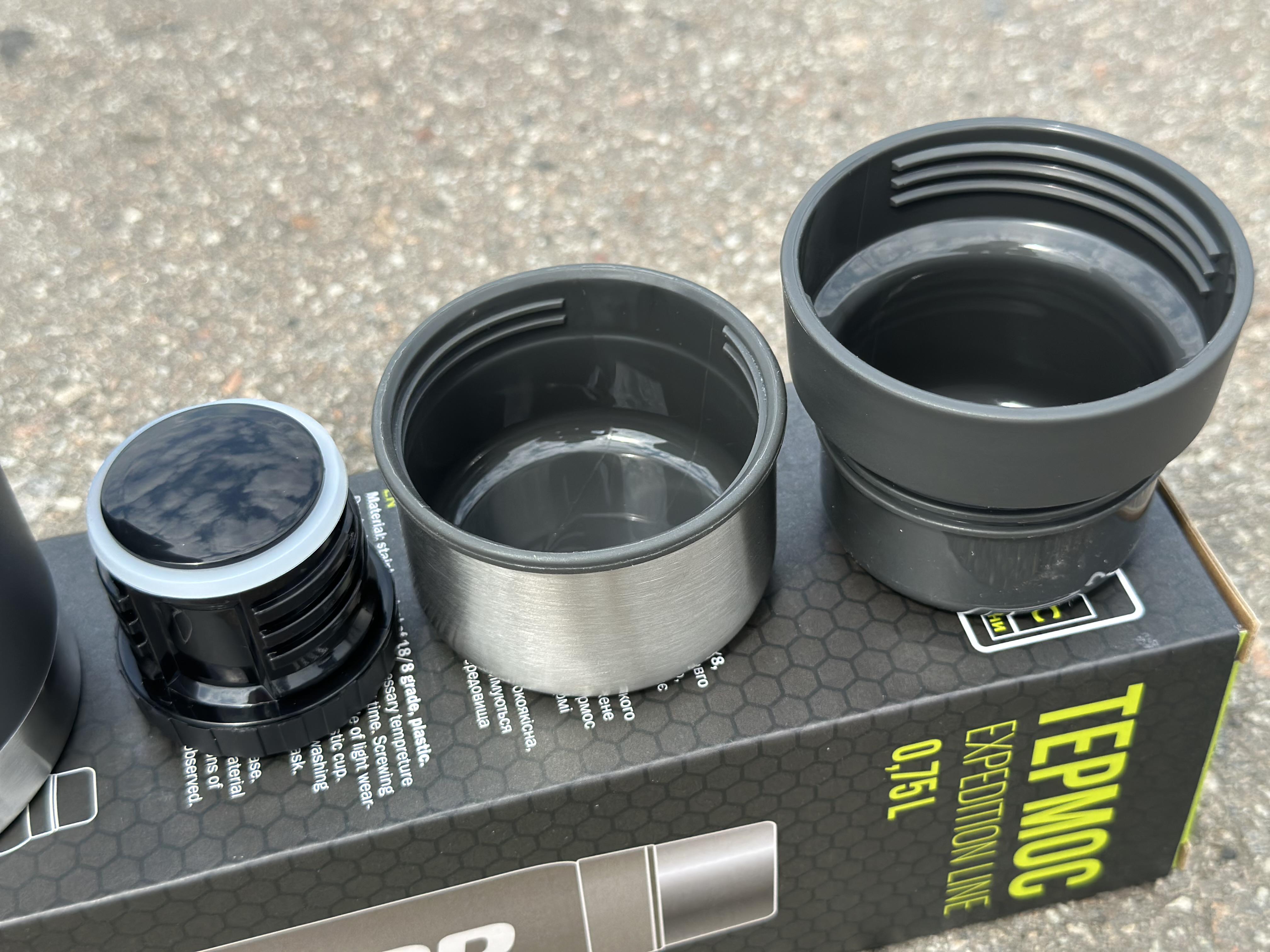 Термос для напитков Tramp expeditio с нержавейки держит 24 ч. 0,75 л (UTRC-031-grey) - фото 7 Термос для напитков Tramp expeditio с нержавейки держит 24 ч. 0,75 л (UTRC-031-grey) - фото 7