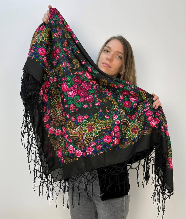 Платок Розы 120х120 см Черный (29434518)
