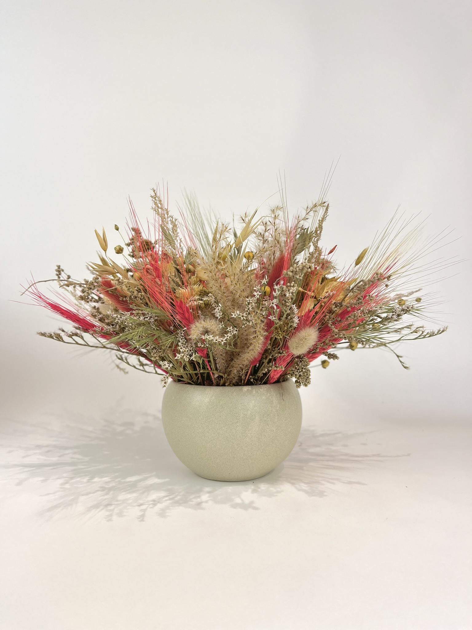 Интерьерная композиция из сухоцветов в кашпо Процветание рода 25х20 см