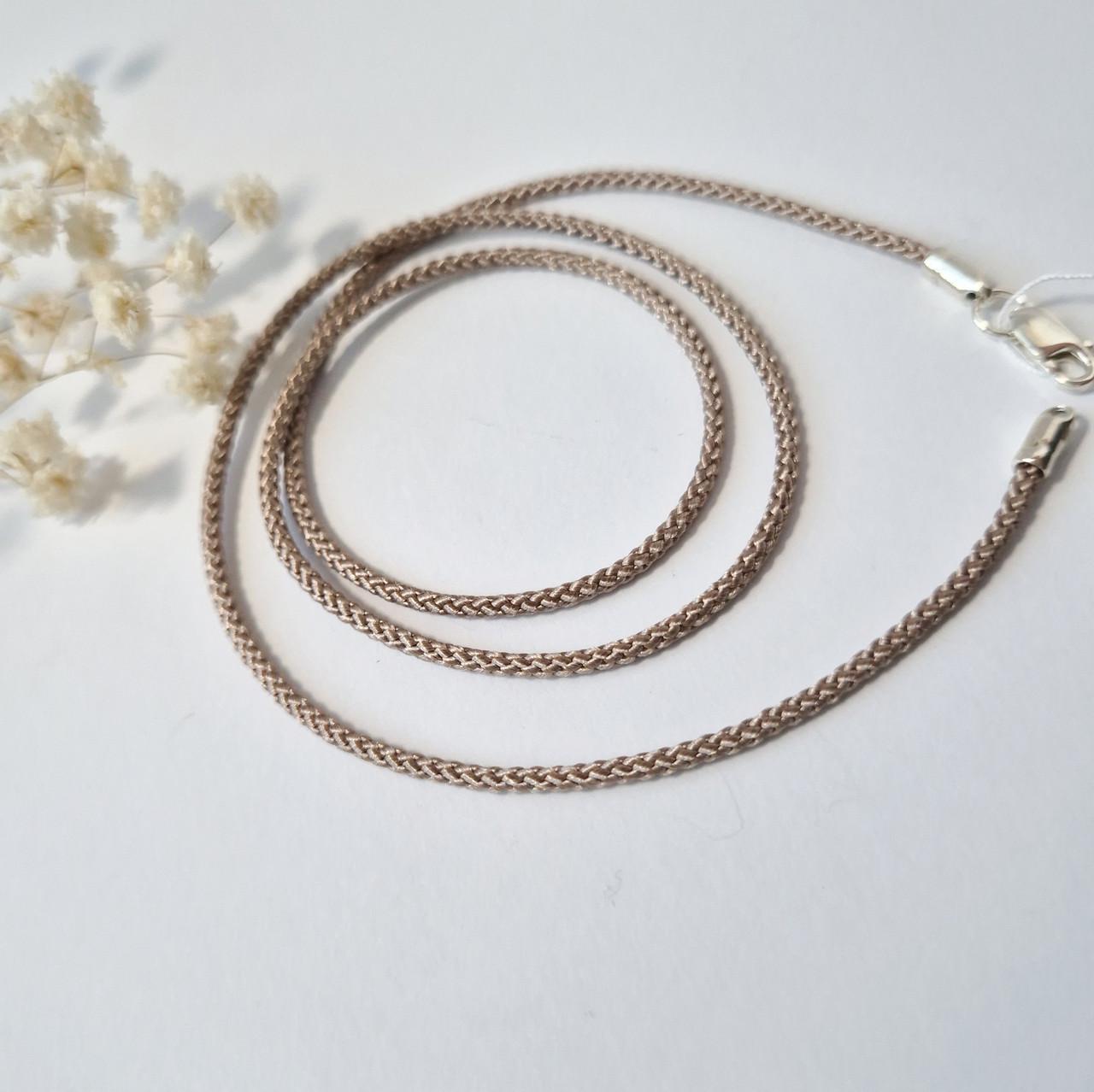 Шнурок на шию шейк срібло 925 проби 0,98 г 2 мм 55 см Коричнево-бежевий (6010/2ш) - фото 1 Шнурок на шию шейк срібло 925 проби 0,98 г 2 мм 55 см Коричнево-бежевий (6010/2ш) - фото 1