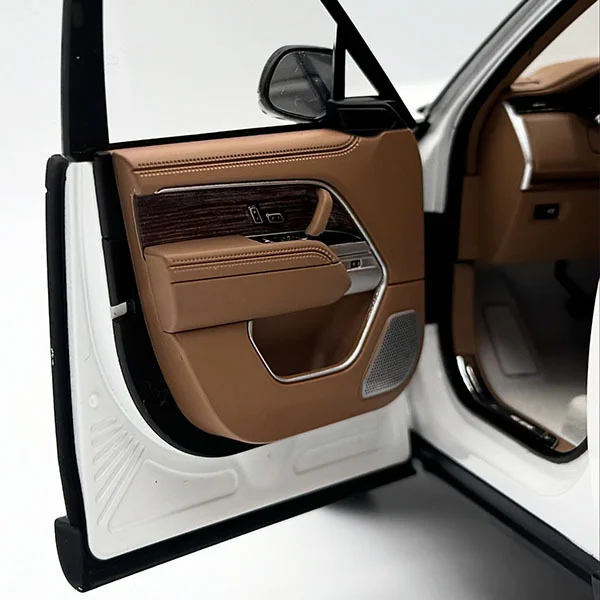 Модель авто Range Rover 1:20 21x10x8,5 см (C01758) - фото 10 Модель авто Range Rover 1:20 21x10x8,5 см (C01758) - фото 10