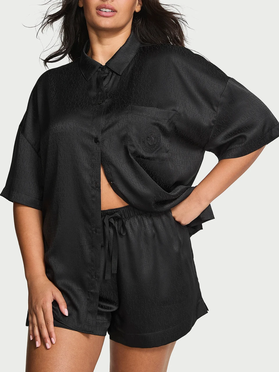 Пижама женская Victoria's Secret Signature Satin Oversized Short Pajama Set XS Черный (3011637838)