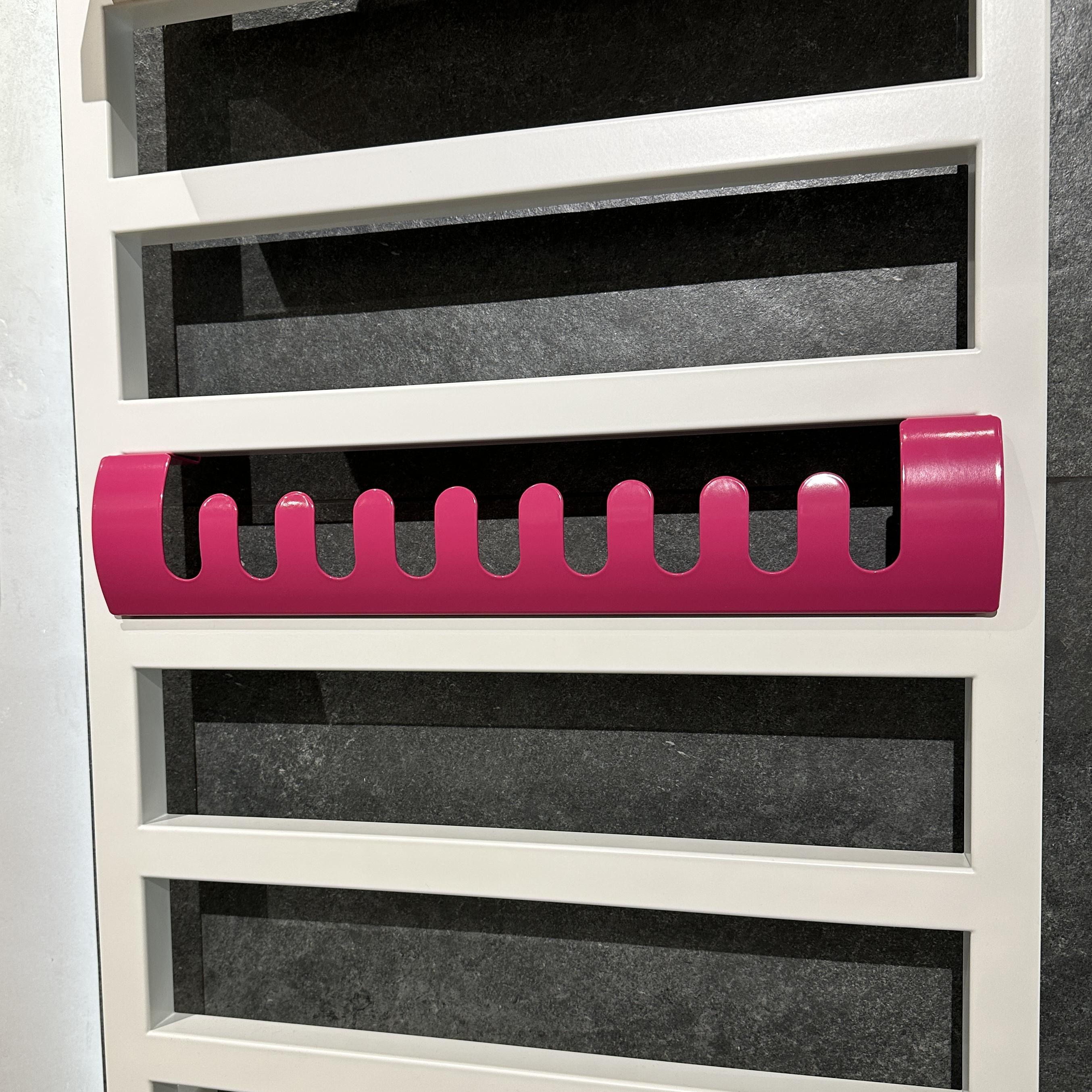 Вешалка Terma Simple 500 мм RAL 4010 (268) - фото 2 Вешалка Terma Simple 500 мм RAL 4010 (268) - фото 2