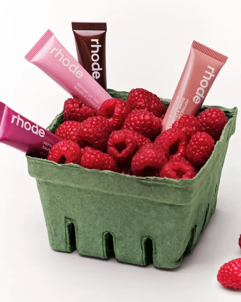 ᐉ Бальзам для губ пептидный Rhode Peptide Lip Tint Guava