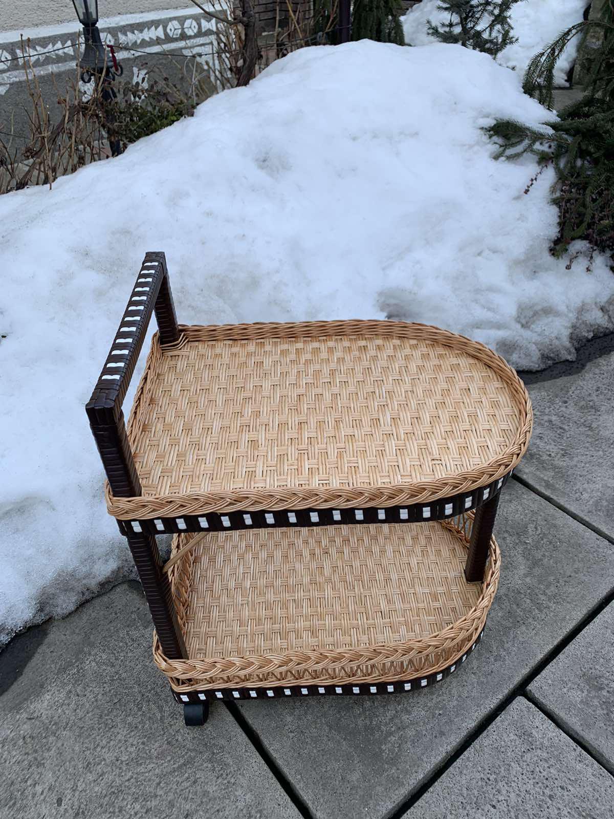 Стіл барний на колесах з лози та ротангу 63х48х60 см Коричневий/Бежевий - фото 3 Стіл барний на колесах з лози та ротангу 63х48х60 см Коричневий/Бежевий - фото 3