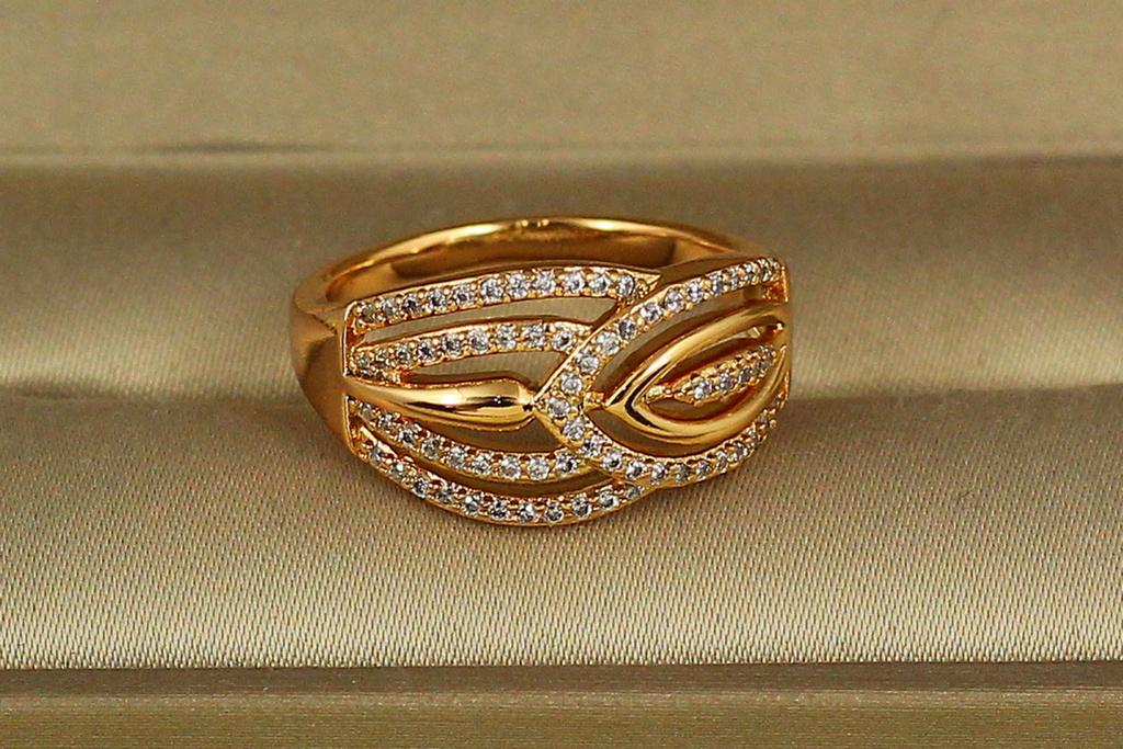 Кольцо Xuping Jewelry широкое резные полоски с камнями р. 17 Золотистый (1503401871)