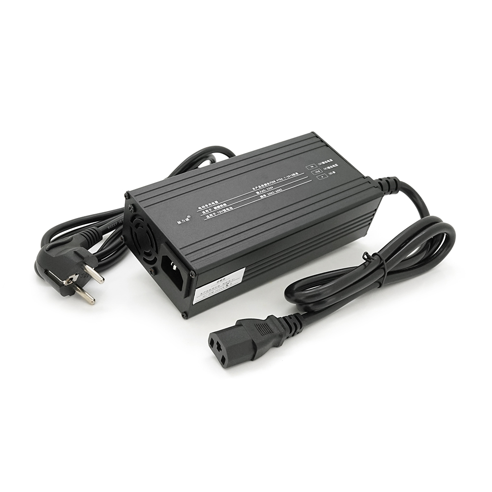 Зарядное устройство Mailicheng LiFePO4 12V 10A для электромобилей LED-индикация (36954) Зарядное устройство Mailicheng LiFePO4 12V 10A для электромобилей LED-индикация (36954)
