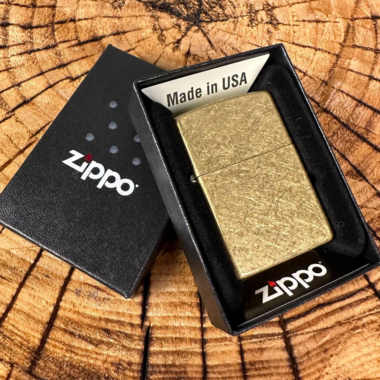 Зажигалка бензиновая ZIPPO Classic Street Brass в подарочной упаковке - фото 6 Зажигалка бензиновая ZIPPO Classic Street Brass в подарочной упаковке - фото 6