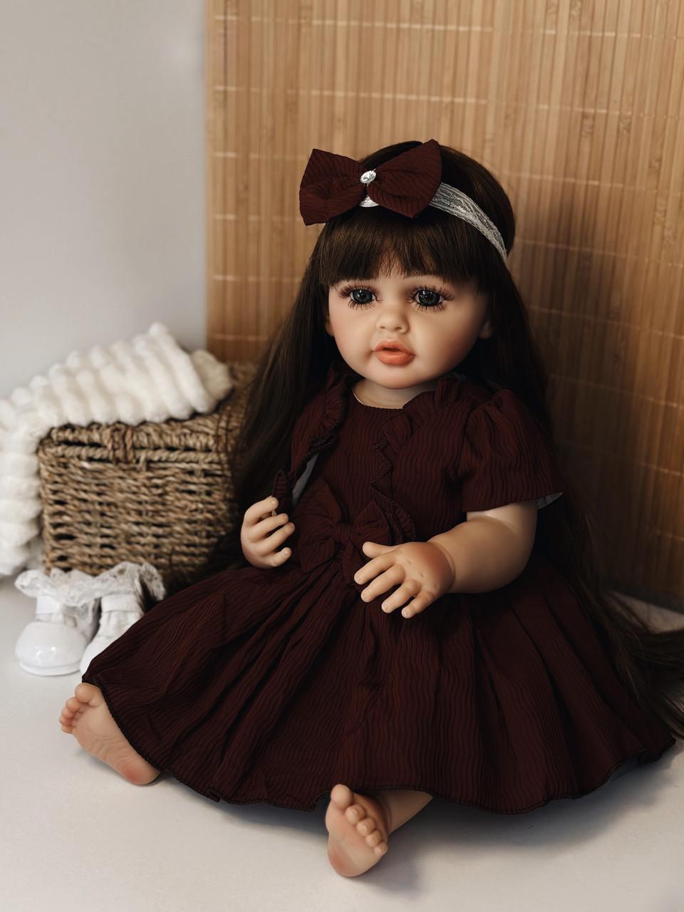 Кукла кукла реалистичная KEIUMI винил-силиконовая девочка в платье с аксессуарами 55 см Бордовый - фото 2