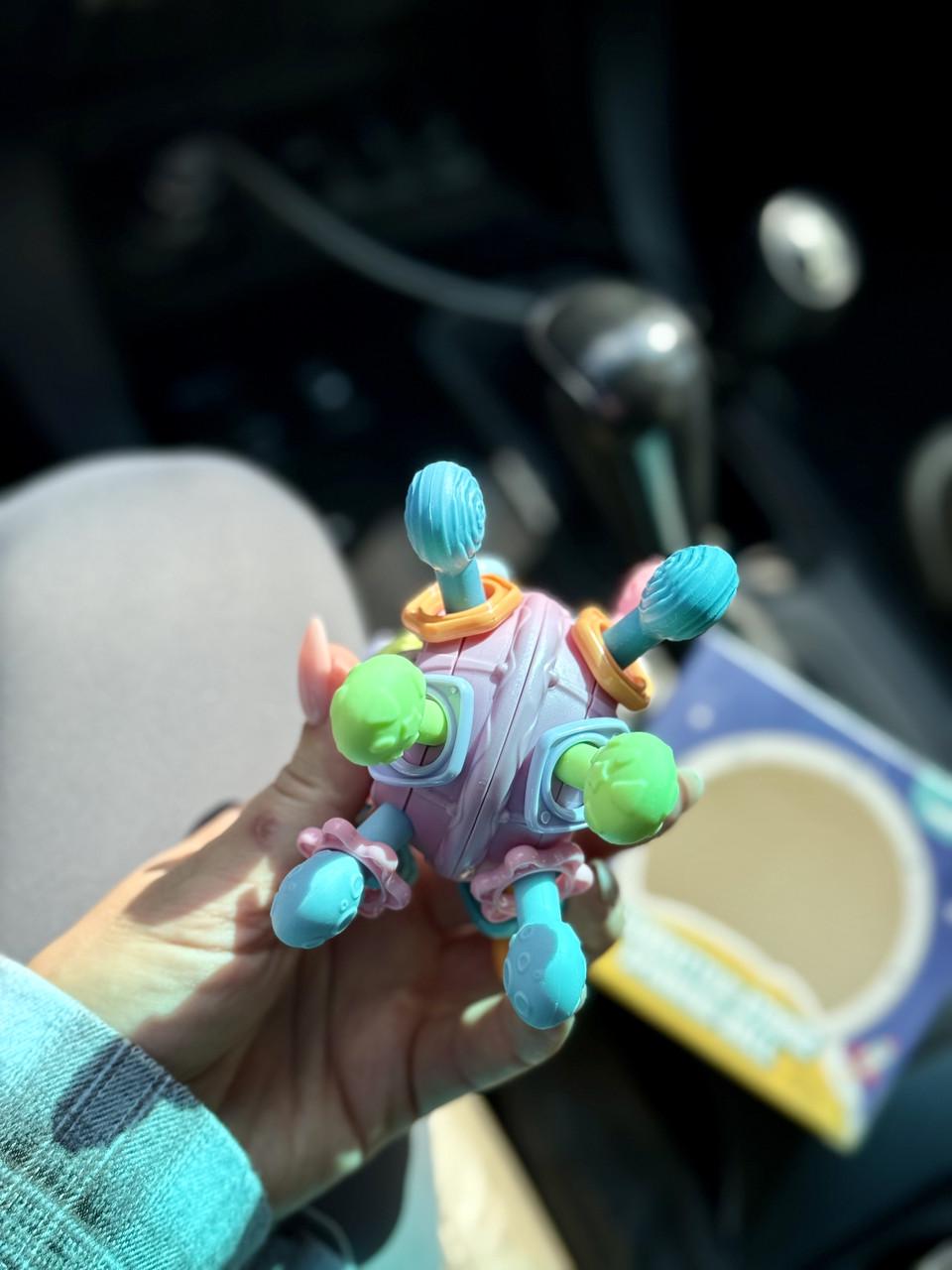 Іграшка для малюків сенсорна розвиваюча Космічний м'яч із різними фактурами та брязкальцем/гризуном (22А) - фото 2 Іграшка для малюків сенсорна розвиваюча Космічний м'яч із різними фактурами та брязкальцем/гризуном (22А) - фото 2