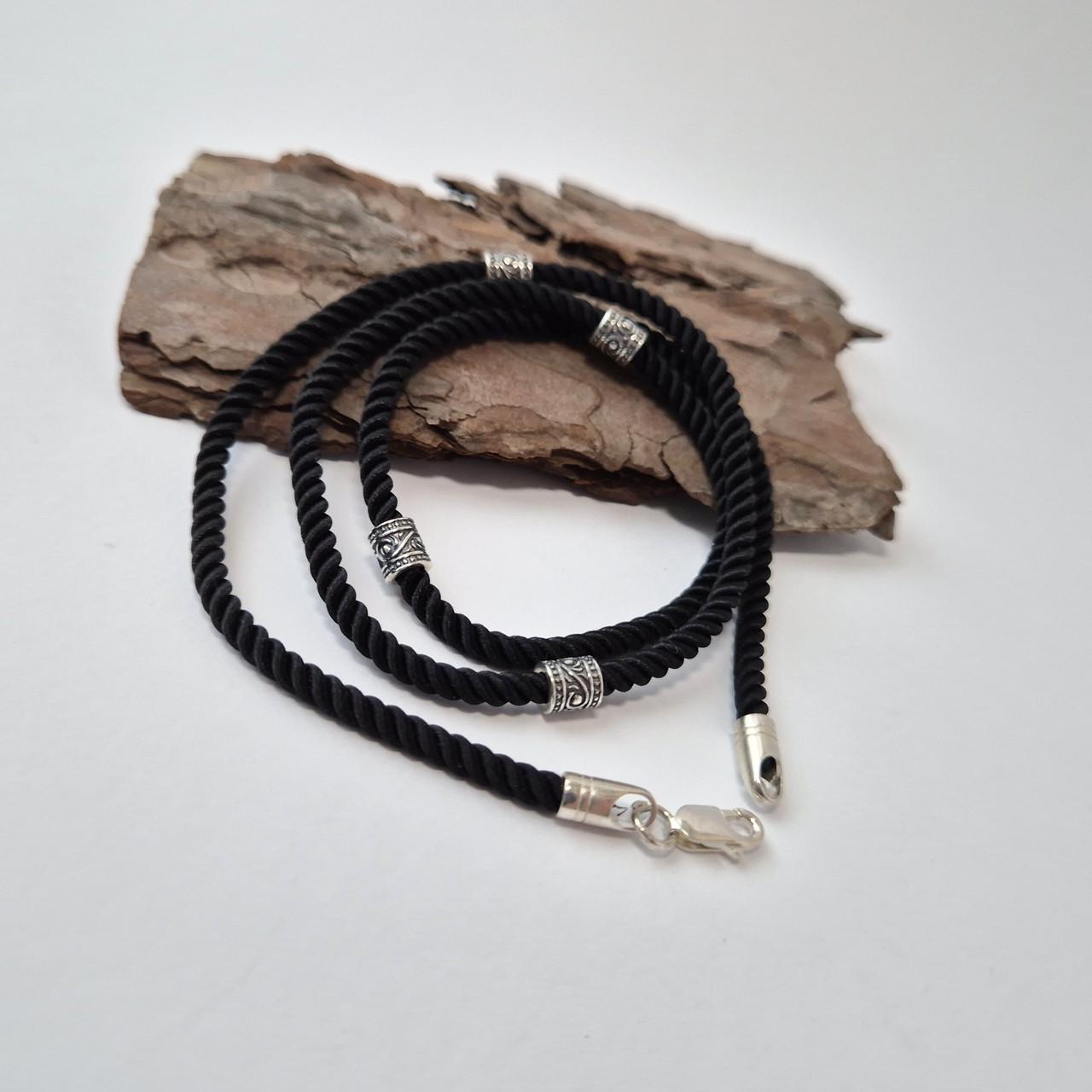 Шнурок на шею плетеный меланж со вставками серебро 925 пробы черненное 3,60 г 3 мм 60 см Черный (43001-вр) Шнурок на шею плетеный меланж со вставками серебро 925 пробы черненное 3,60 г 3 мм 60 см Черный (43001-вр)