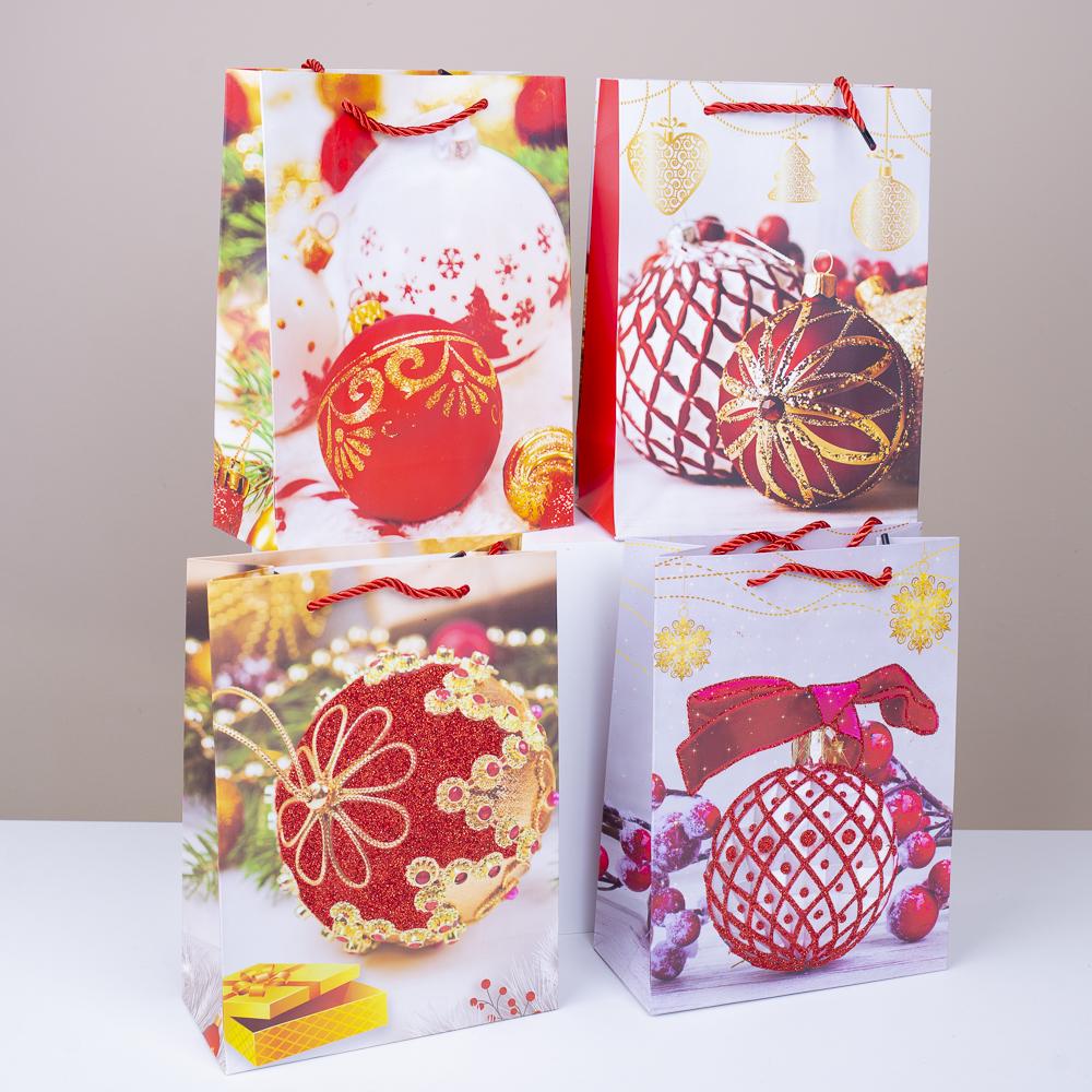 Подарочный пакет С красными игрушками 18х24х9 см (3230-14.) Подарочный пакет С красными игрушками 18х24х9 см (3230-14.)