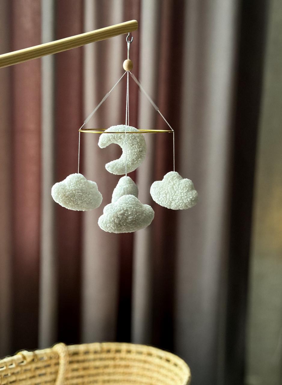 Мобиль детский музыкальный WooolyWool Облака букле с 35 мелодиями (27861160)