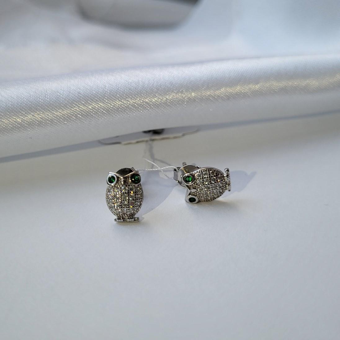 Серьги гвоздики Совы с зелеными глазками на фиксаторах из серебра 925 проба 1,50 г (77164)
