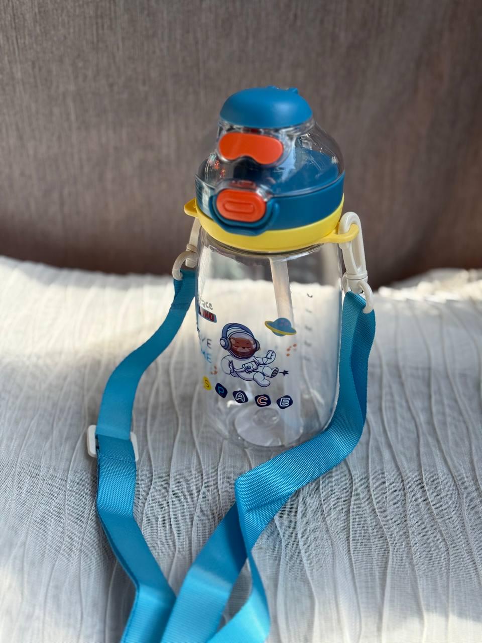 Детская бутылка для напитков с трубочкой и ремешком YIWU HP-14-45BL 550 мл Синий (HP-14-45BL) - фото 2