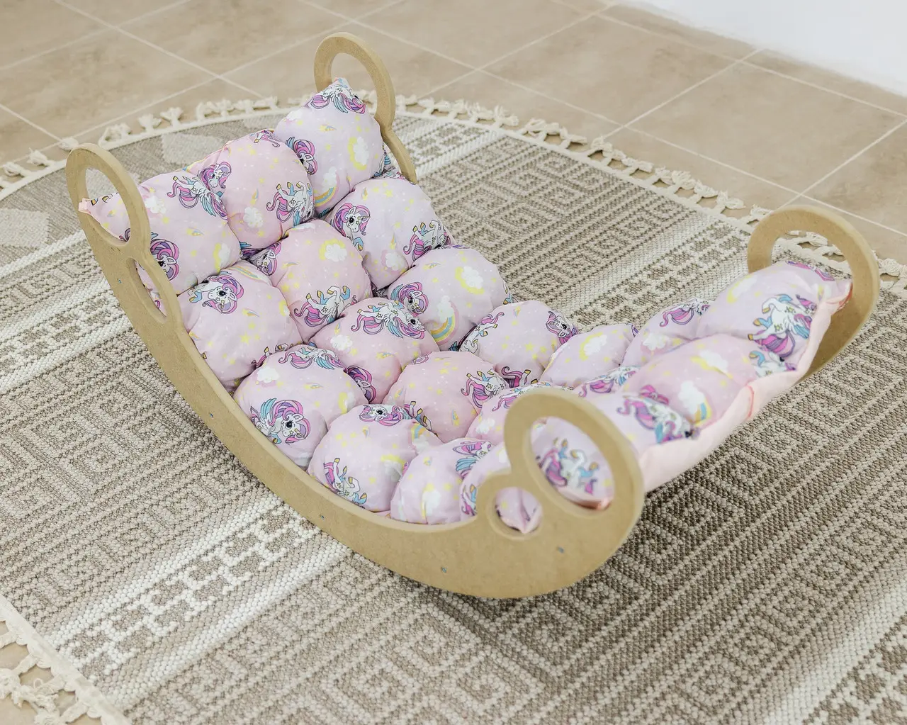Качели балансир с матрасом Unicorn для детей от 2 месяцев 99х49х45 см с нагрузкой до 100 кг из высококачественной МДФ