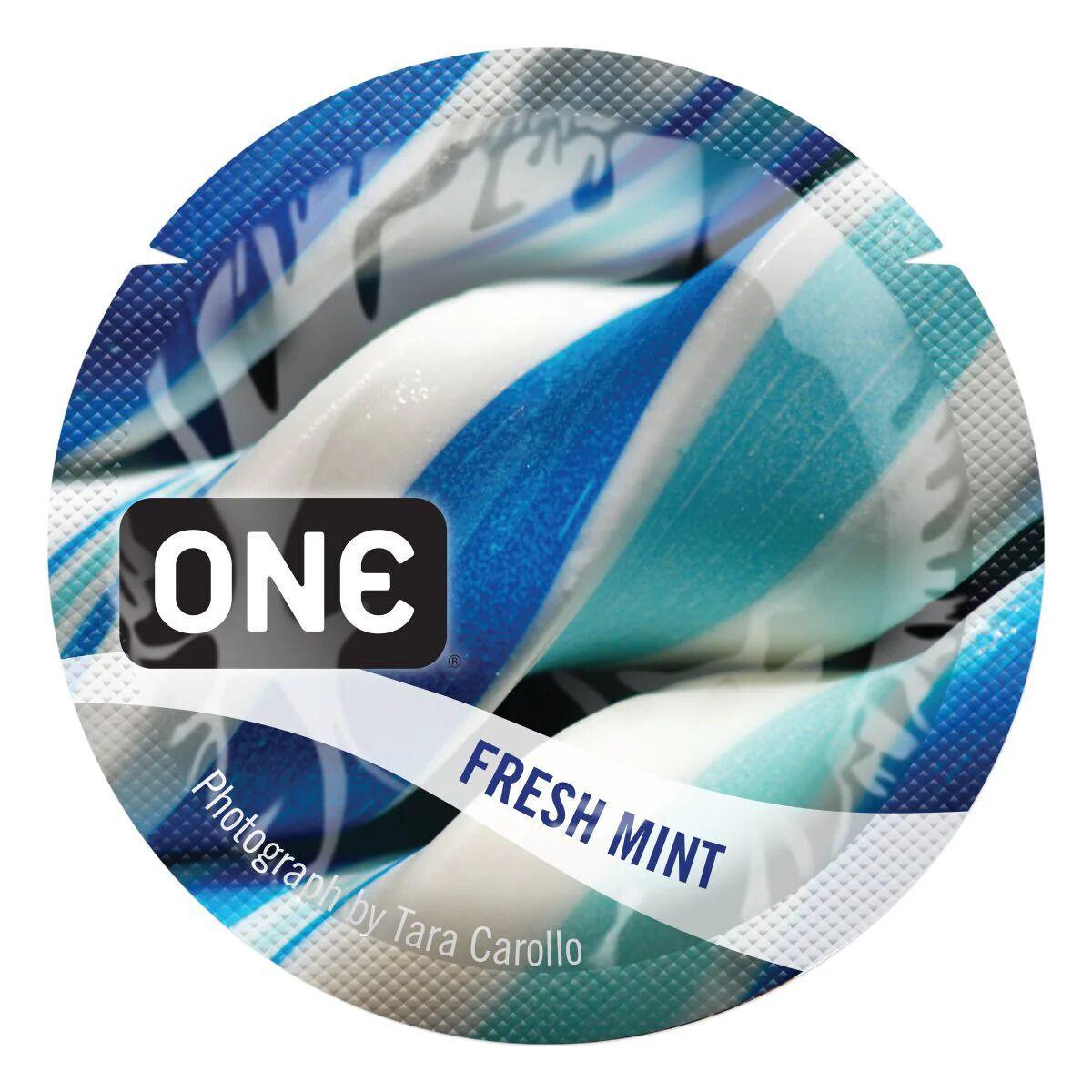 Презерватив ONE FlavorWaves Fresh Mint ароматизований гладкий латексний презерватив зі смаком м’яти змащений Різнокольоровий