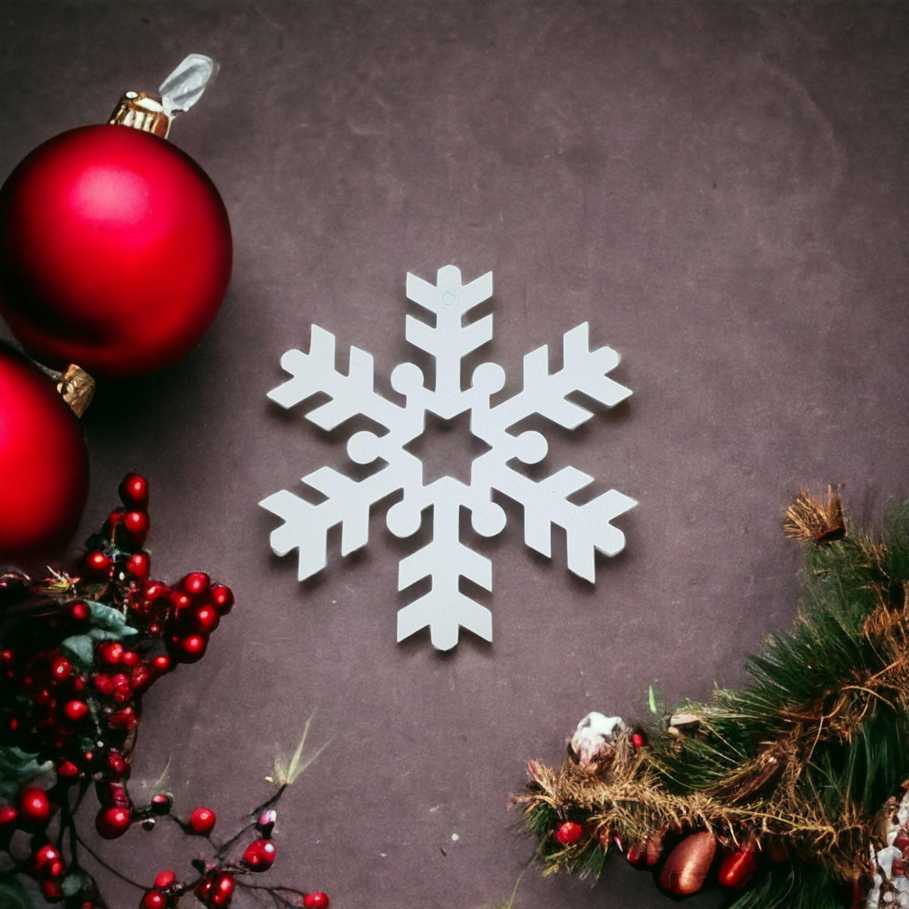 Підвіска новорічна Сніжинка алюмінієва 10 см Білий - фото 2 Підвіска новорічна Сніжинка алюмінієва 10 см Білий - фото 2