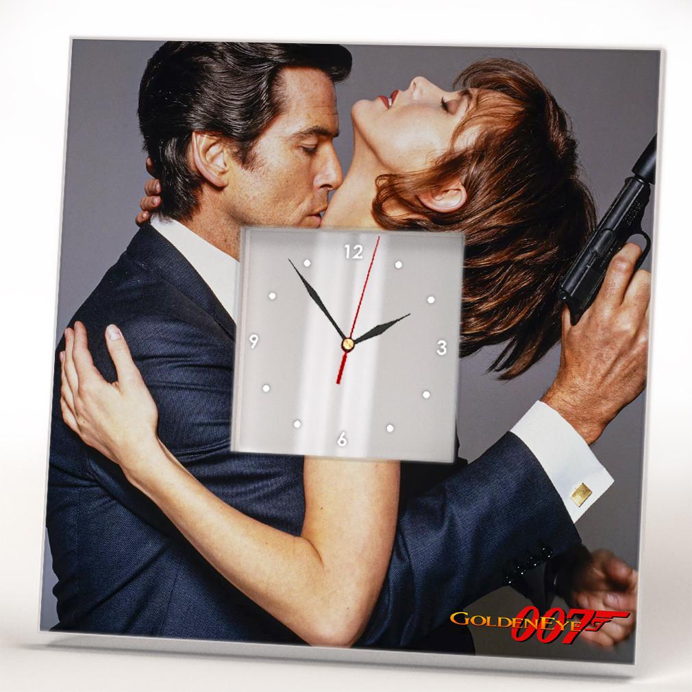 Часы ''Джеймс Бонд 007: Золотой глаз'' Пирс Броснан 260x260 мм (C04501)