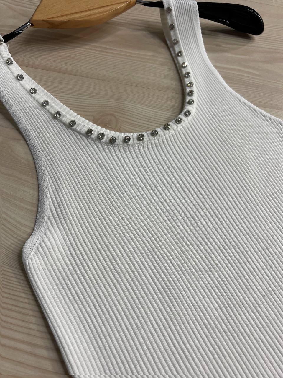Майка женская A-N 3805 в рубчик с камнями на вырезе OS Белый (26404733) - фото 5 Майка женская A-N 3805 в рубчик с камнями на вырезе OS Белый (26404733) - фото 5