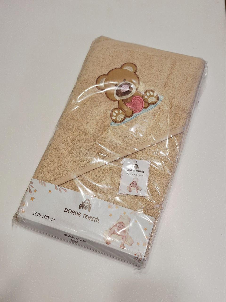 Полотенце-уголок для деток Мишка с сердцем махровое 100х100 см Бежевое (1358)