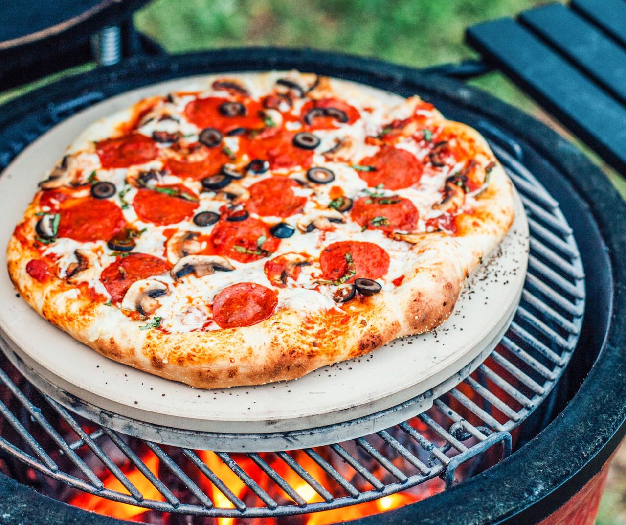 Камень для пиццы Kamado Joe Big Joe Ø 50 см (BJ-PS24) - фото 4 Камень для пиццы Kamado Joe Big Joe Ø 50 см (BJ-PS24) - фото 4