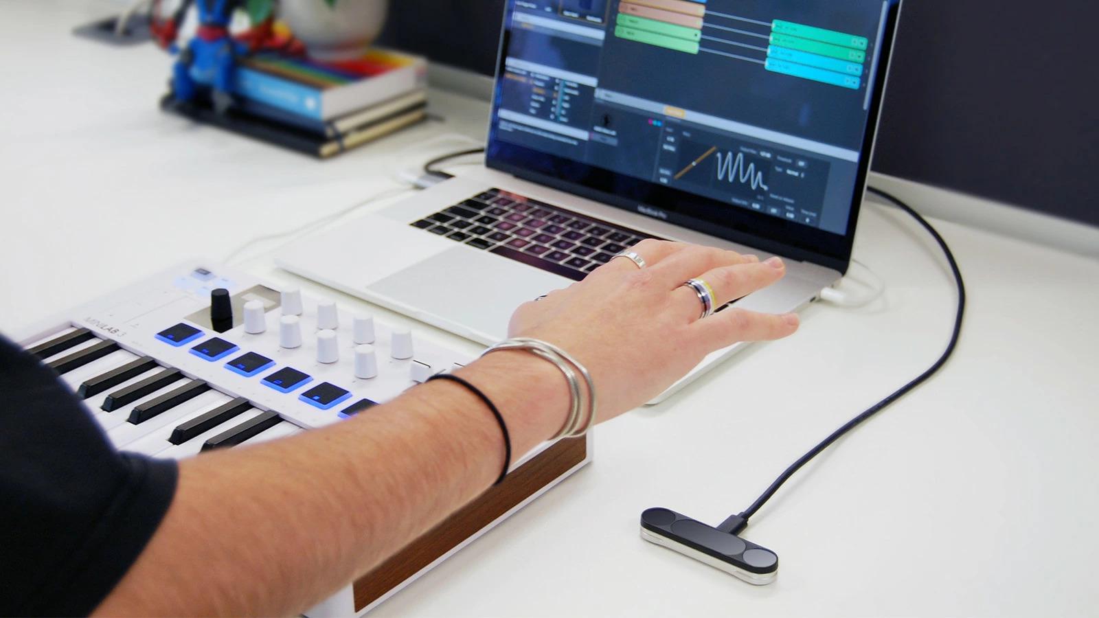 Контроллер Leap Motion Controller 2 (UL-LM2) - фото 6 Контроллер Leap Motion Controller 2 (UL-LM2) - фото 6