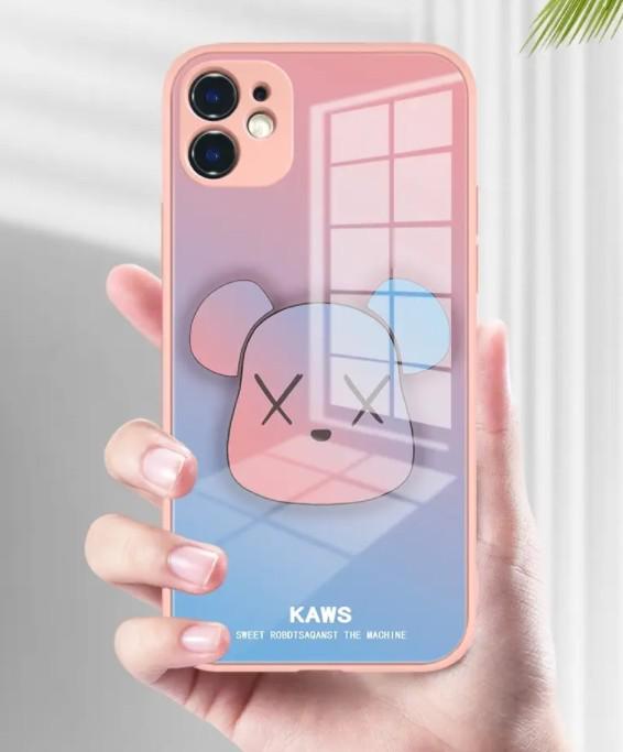 Стеклянный чехол для iPhone 12 Bearbrick Kaws Розовый