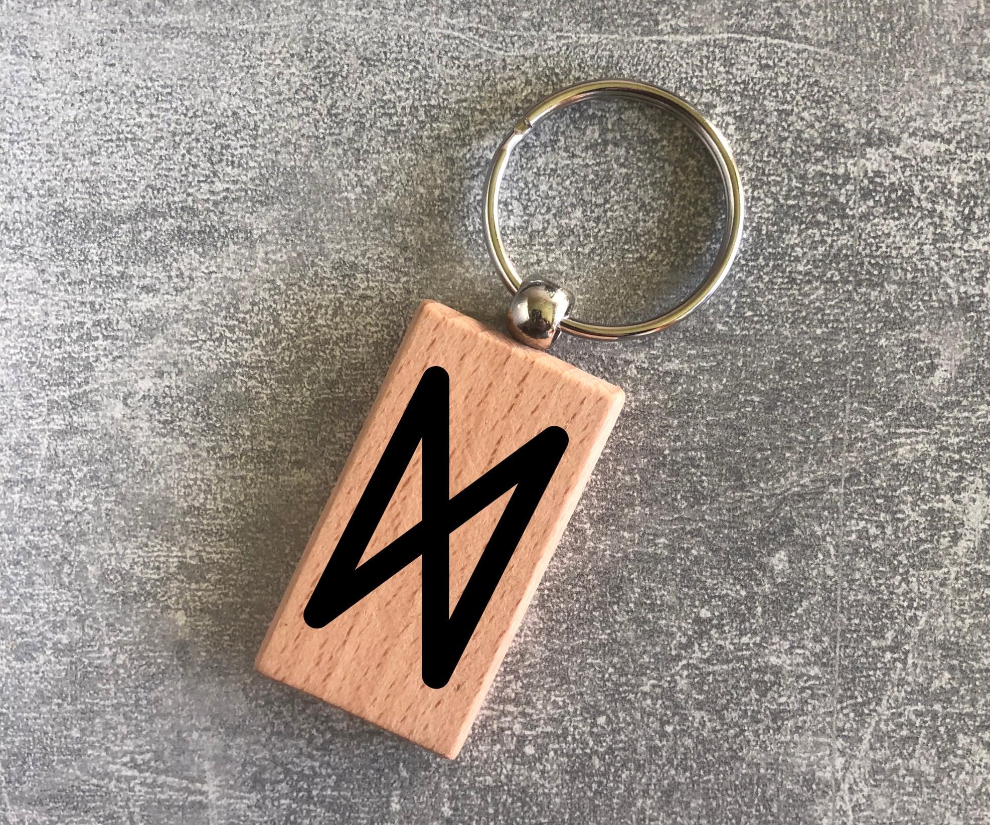 Брелок деревянный с руной Старшого футарк "ДАГАЗ" (15010108023)