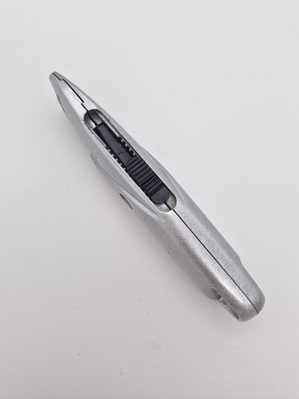 Нож строительный HT HERMES TOOLS металлический с выдвижным трапециевидным лезвием (18-008) - фото 4 Нож строительный HT HERMES TOOLS металлический с выдвижным трапециевидным лезвием (18-008) - фото 4