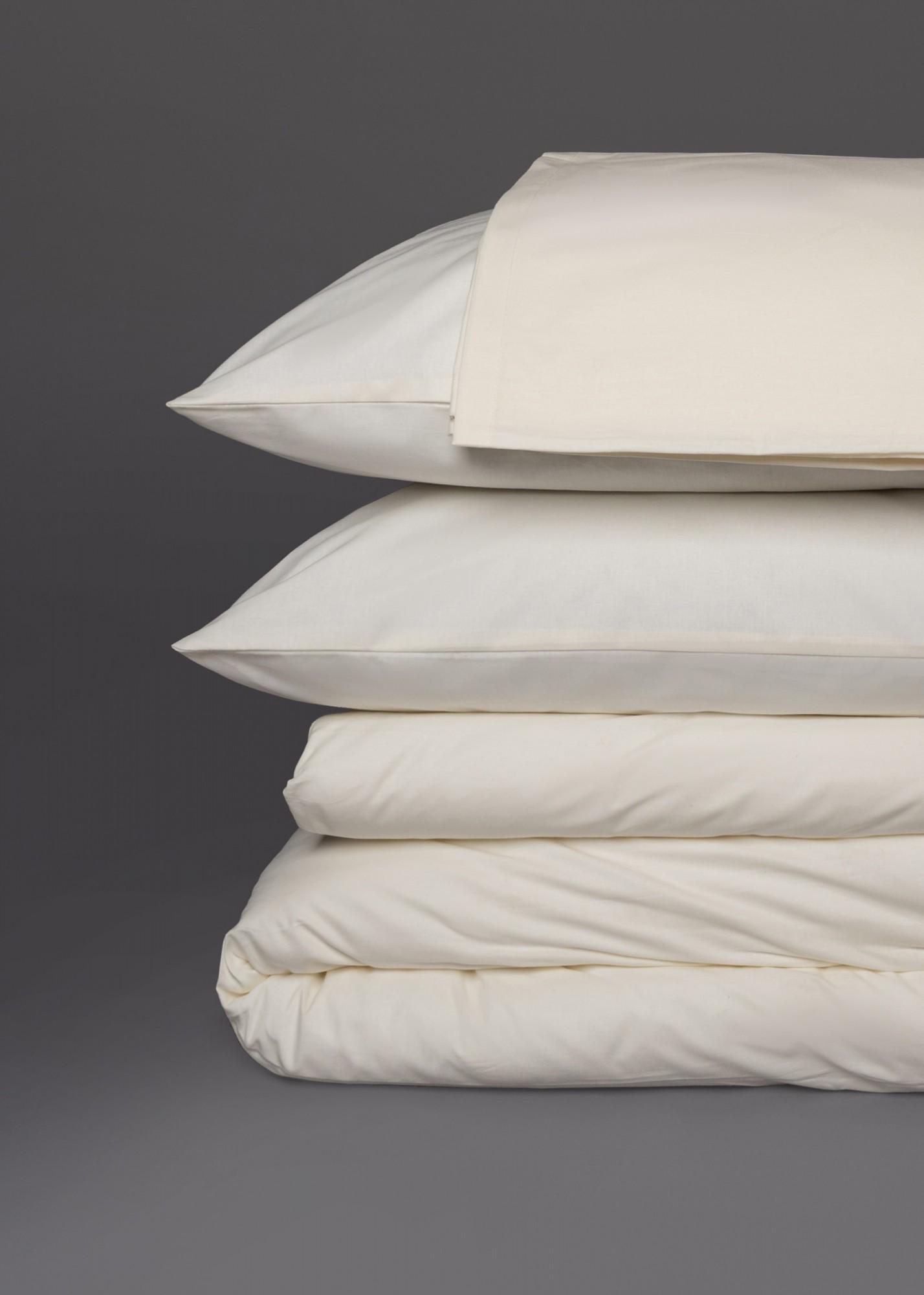 Комплект постельного белья Soline из хлопка Евро 200х220 см с простыней на резинке Молочный