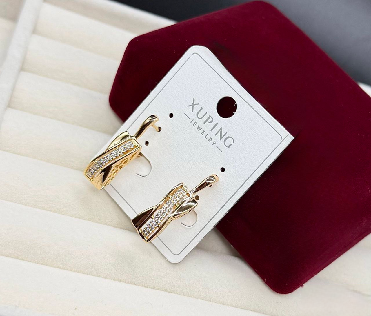 Сережки прямокутні Xuping гіпоалергенне медичне золото доріжка з блискучими камінцями (2906090724)