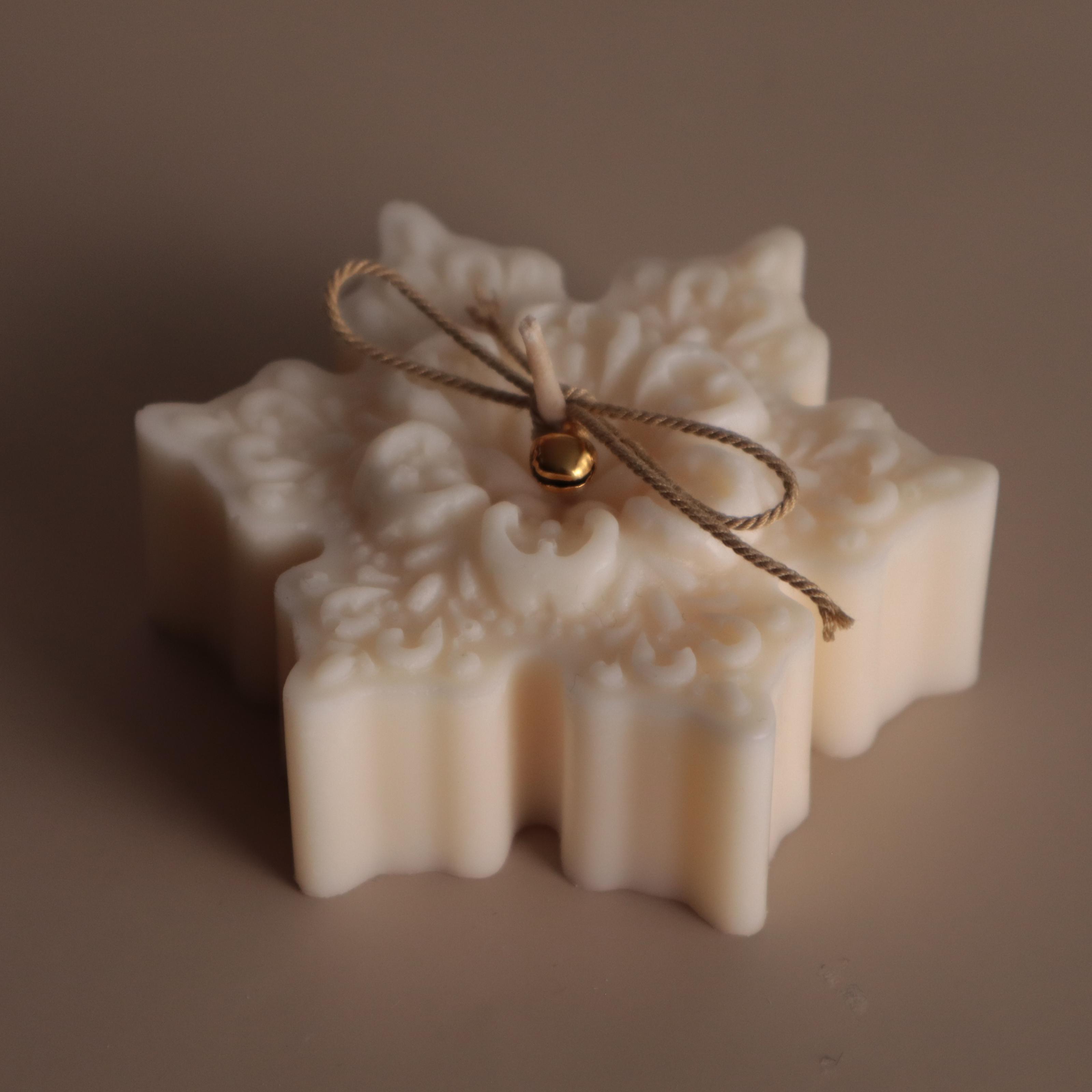 Свеча ароматическая Wax Harmony Снежинка Палочка корицы соевая Белый (1000391210)