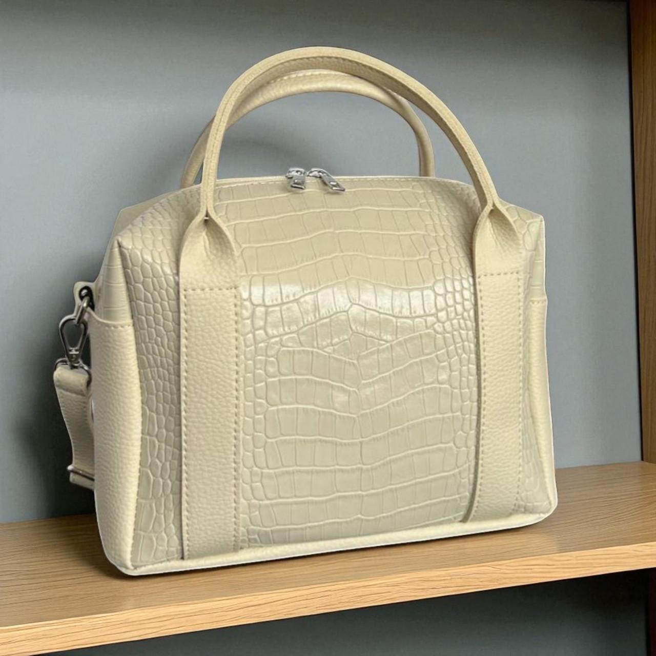 Сумка женская кросс боди через плечо вместительная красивая с принтом экокожа 28х20х12 см Бежевый - фото 2 Сумка женская кросс боди через плечо вместительная красивая с принтом экокожа 28х20х12 см Бежевый - фото 2