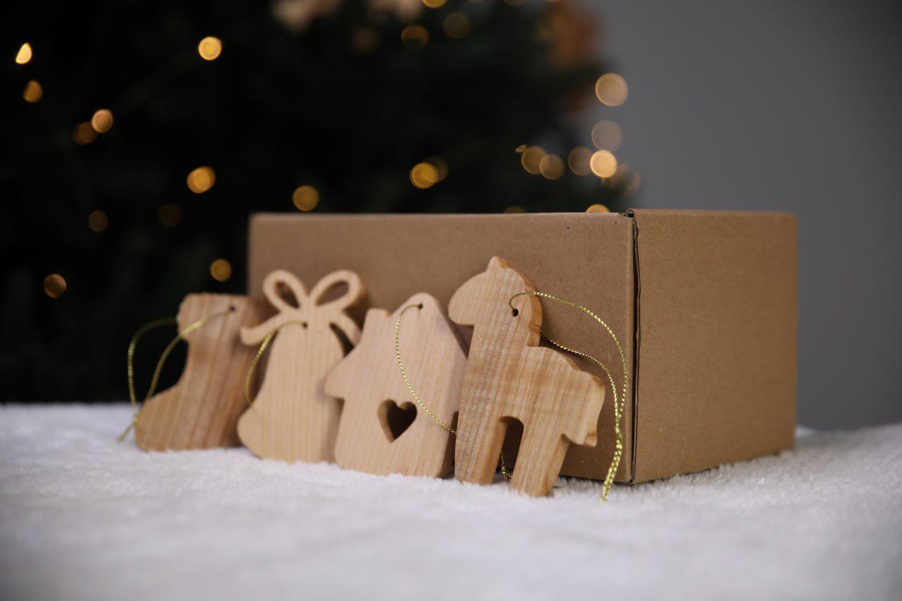 Игрушки новогодние из ясеня комплект 4 шт. 8/9 cм (WD-200.3)