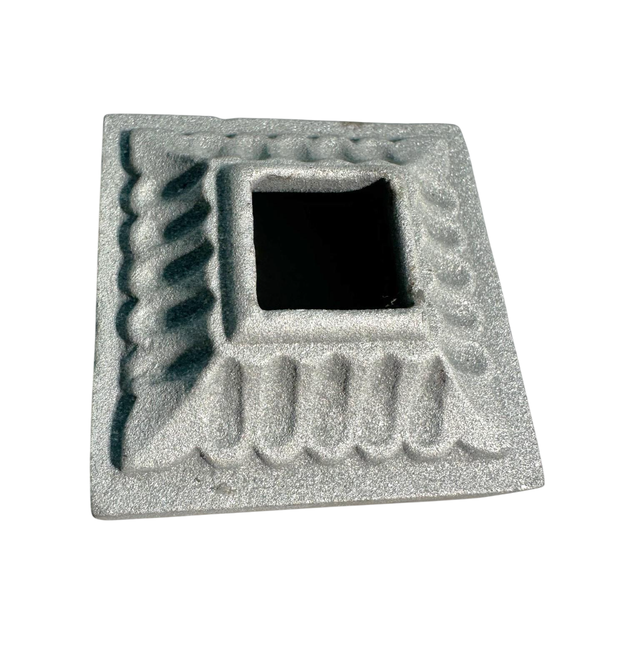 Ковпак-накладка декоративна чавунна оцинкована для маскування місця кріплення до монтажної поверхні 14x14 мм (FOC52Z)