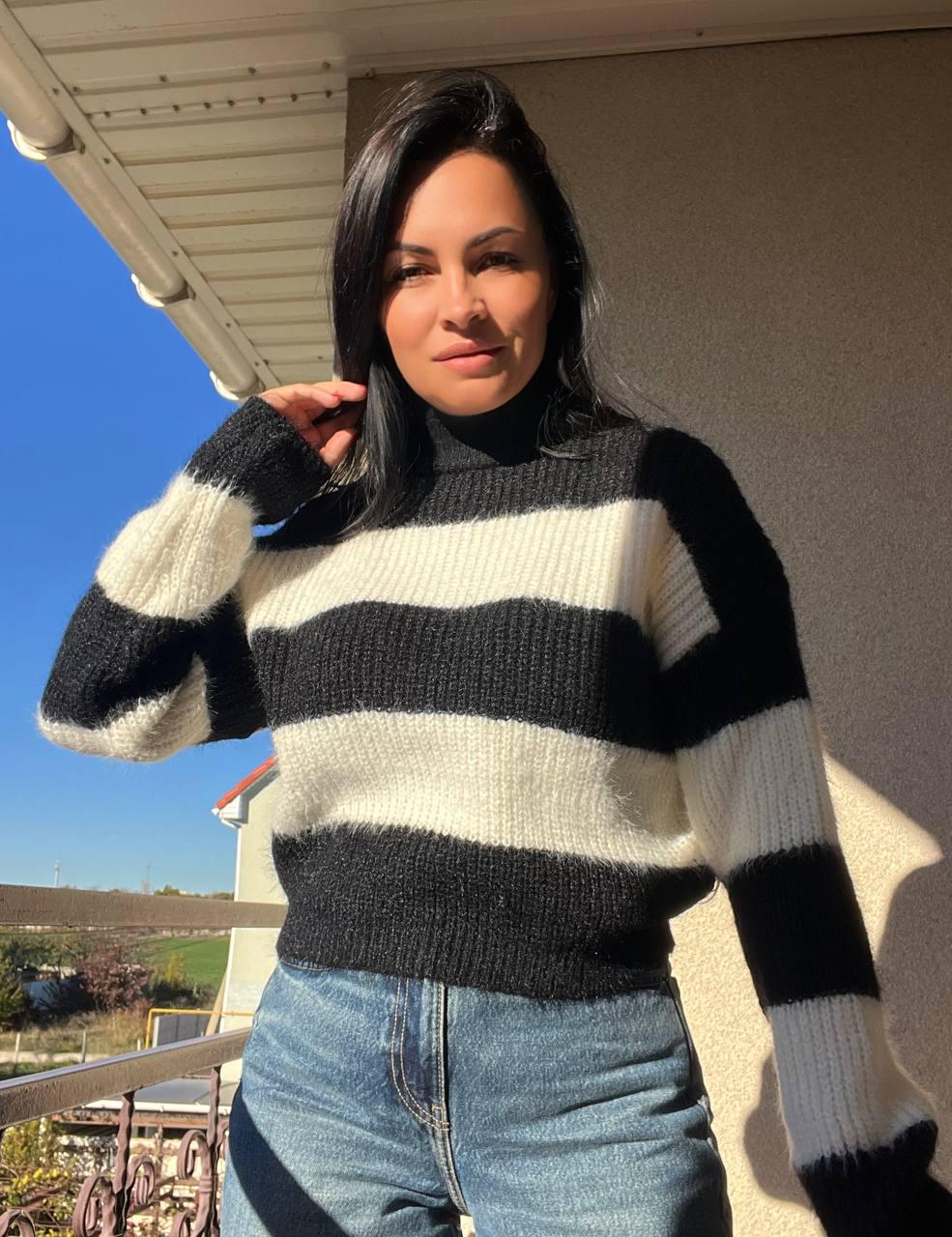 Свитер женский A-N 2157 широкая полоса короткий пушистый ангора р. 42-46 Черный (3058) - фото 1