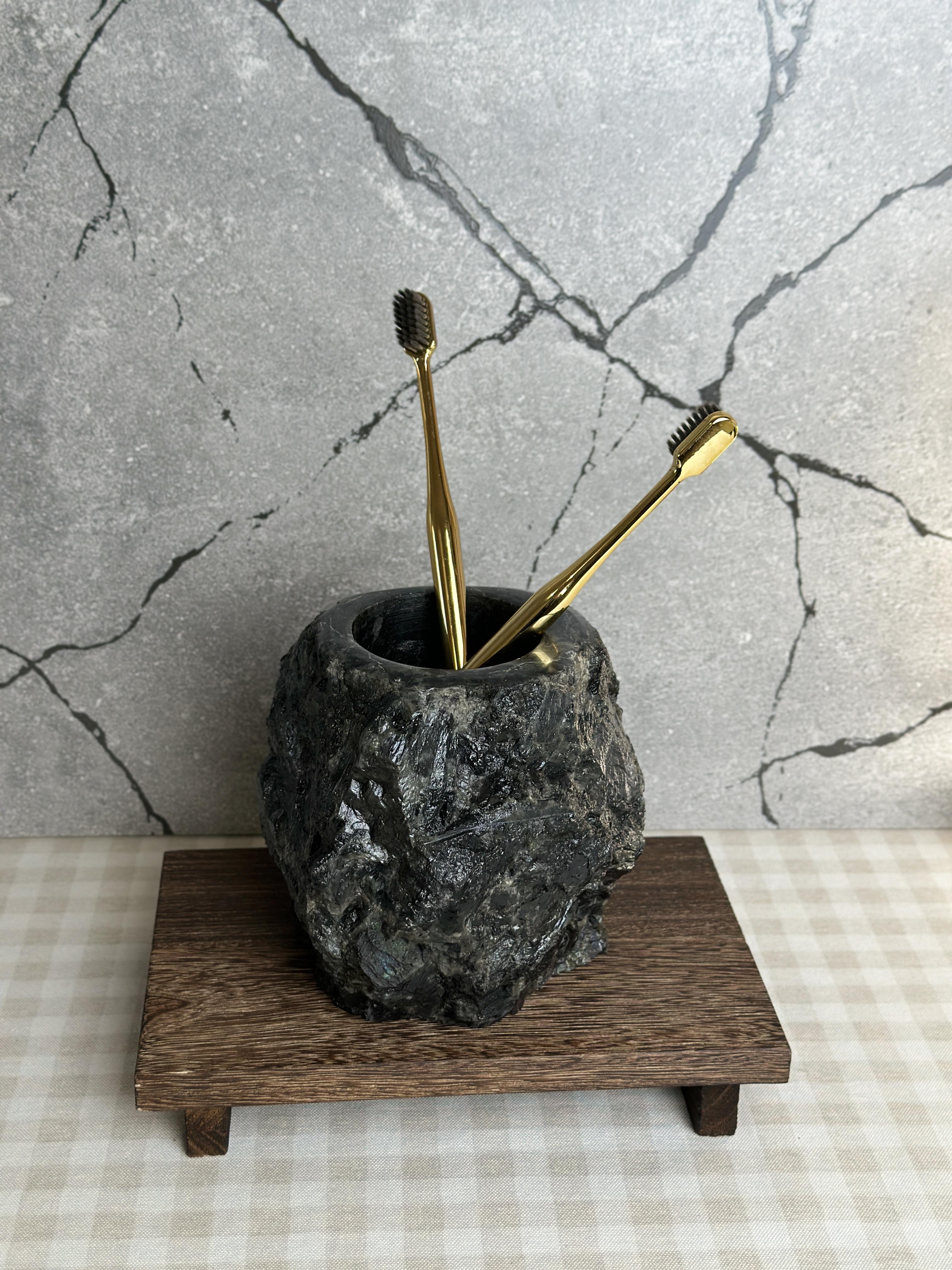 Стакан для зубних щіток та косметичних пензликів з натурального каменю лабродарит