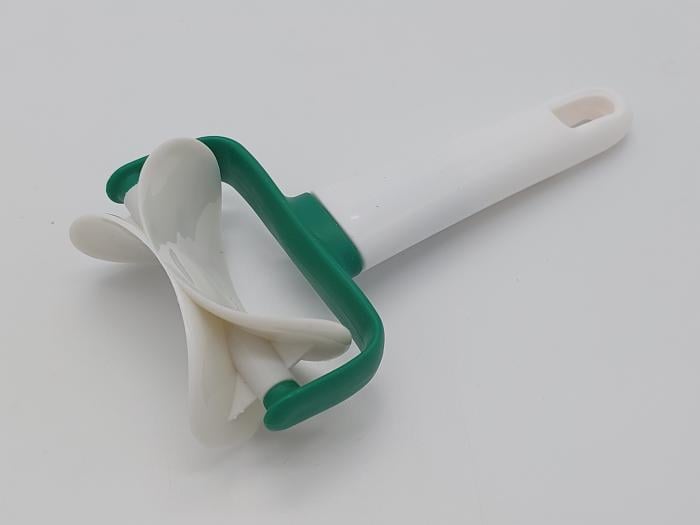 Ролик-нож для нарезки теста для пельменей и вареников 16х7 см