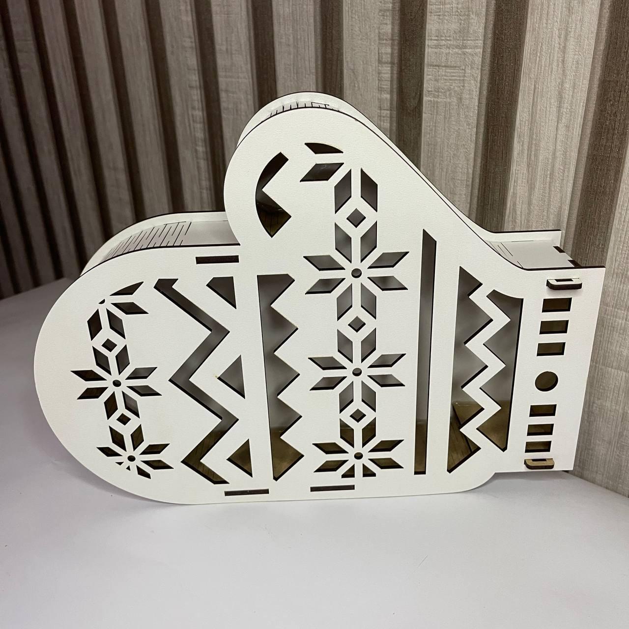 Подарочная коробка деревянная в форме перчатки (box-25)