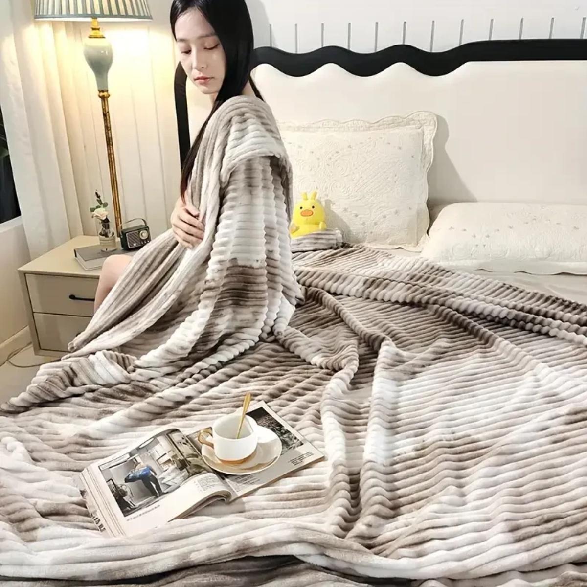 Плед Koloco Шарпей мармуровий євро 200х230 см Світло-коричневий (41817) - фото 2 Плед Koloco Шарпей мармуровий євро 200х230 см Світло-коричневий (41817) - фото 2