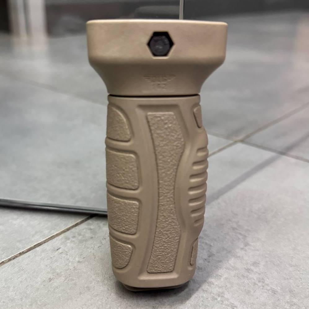 Рукоятка переноски огня DLG Tactical DLG-162 на Пикатинни прорезиненная Койот (246338) - фото 6 Рукоятка переноски огня DLG Tactical DLG-162 на Пикатинни прорезиненная Койот (246338) - фото 6