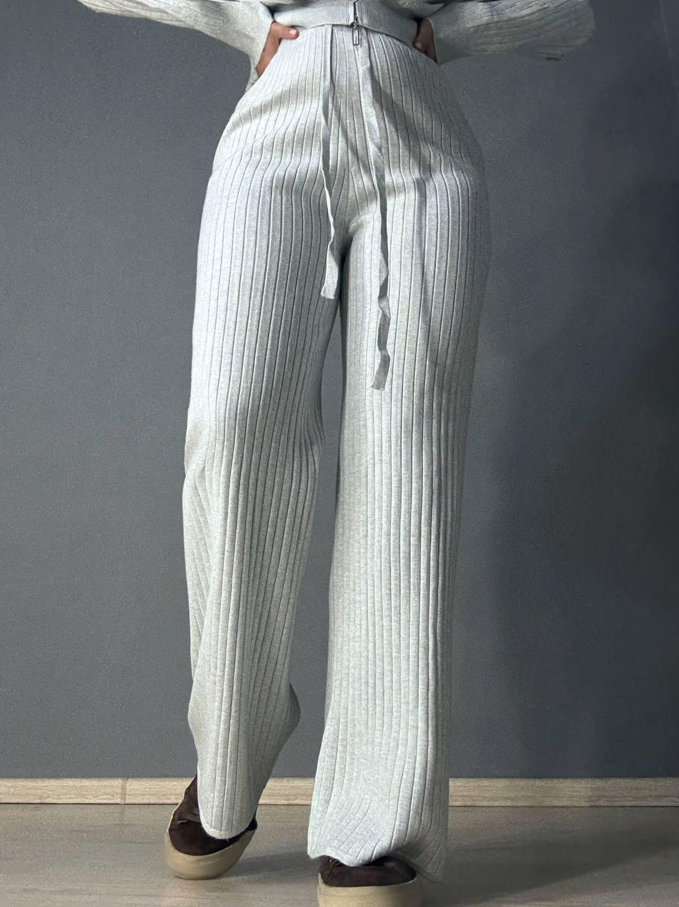 Костюм женский Joy One 376 вязаный в рубчик с кофтой на молнии и брюками палаццо OS Серый (5597) - фото 3 Костюм женский Joy One 376 вязаный в рубчик с кофтой на молнии и брюками палаццо OS Серый (5597) - фото 3