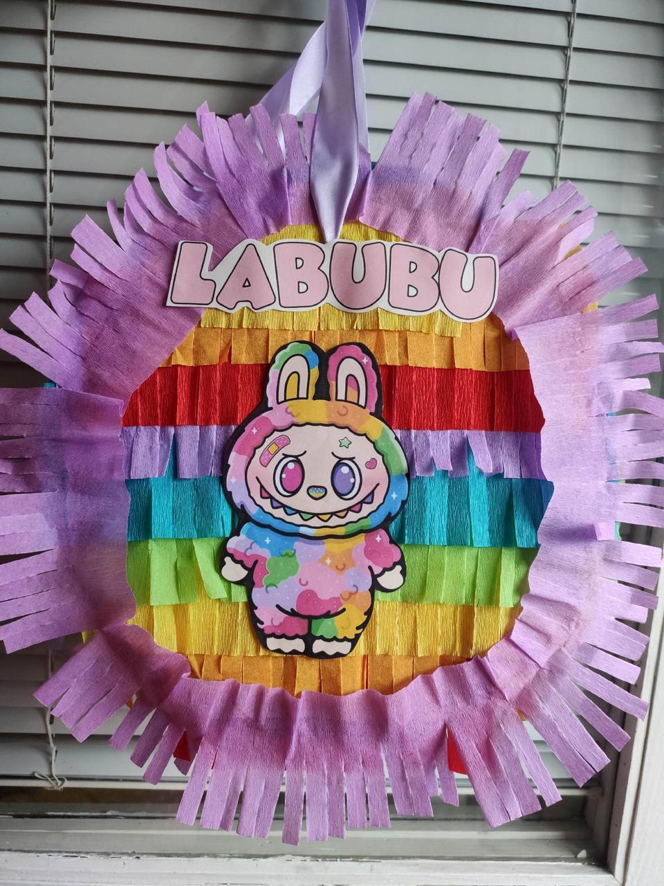 Пін'ята PandClub Labubu яскрава 28,5 см (2702790467) Пін'ята PandClub Labubu яскрава 28,5 см (2702790467)