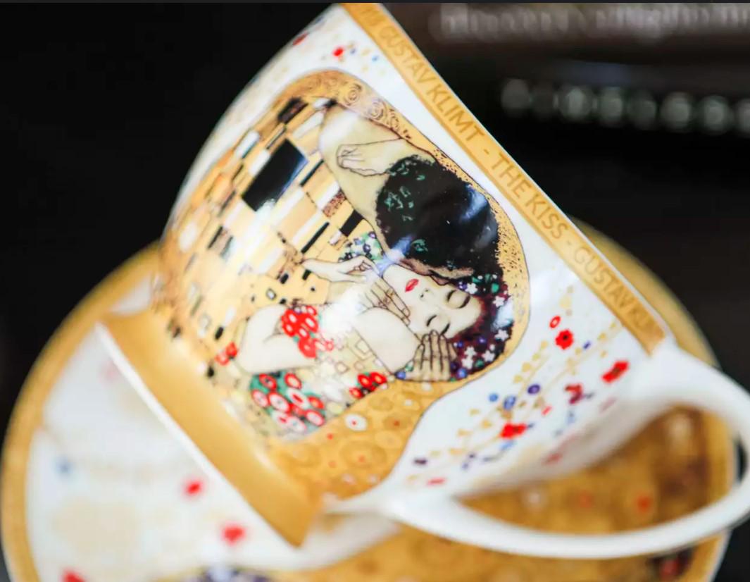 Чашка фарфоровая с блюдцем Carmani Г. Климт Поцелуй белый фон 350 мл (532-3052) - фото 7 Чашка фарфоровая с блюдцем Carmani Г. Климт Поцелуй белый фон 350 мл (532-3052) - фото 7