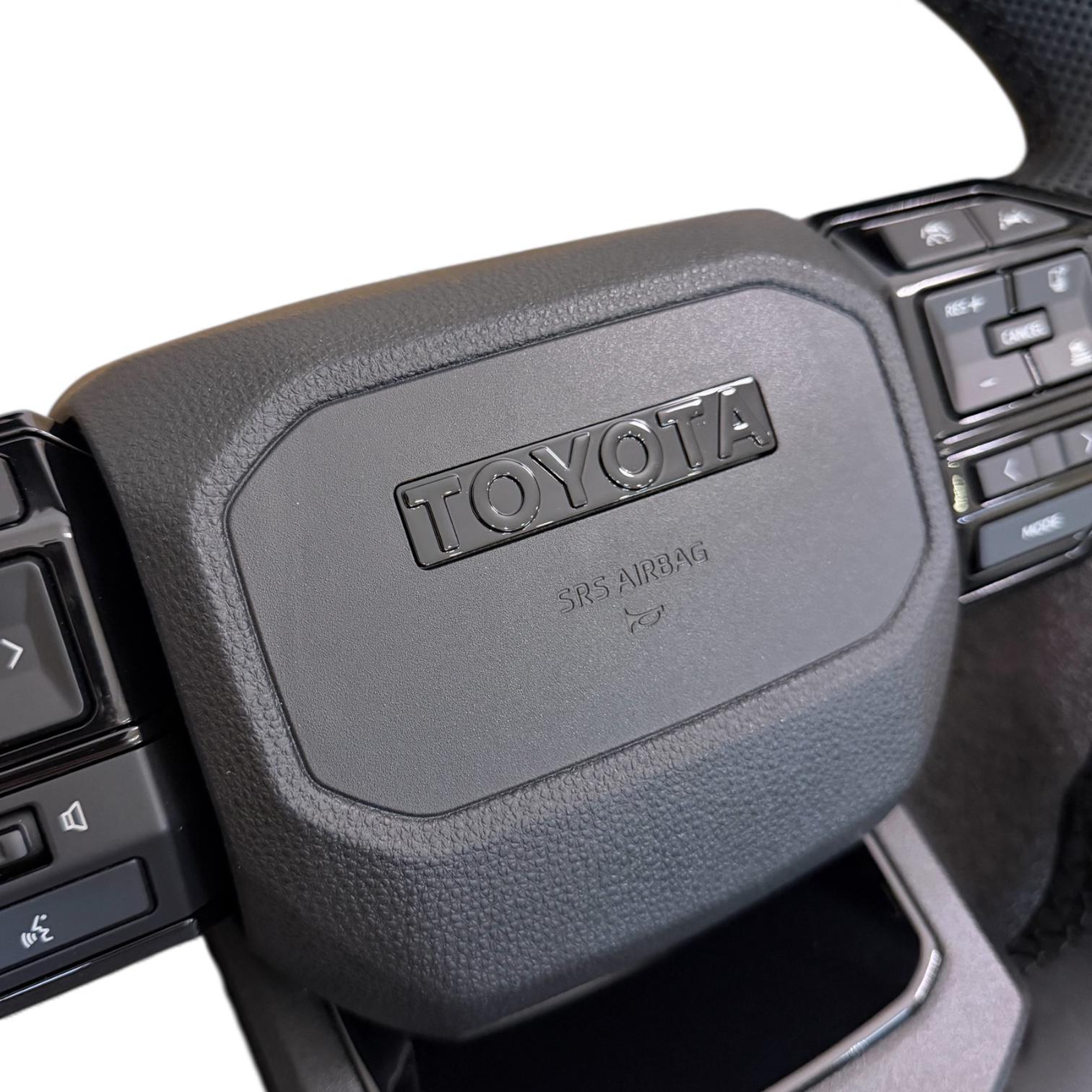 Руль для Toyota Land Cruiser 200/Prado 150 в сборе в стиле LC250 кожа со скошенным низом логотип черный глянец (29619930) - фото 3 Руль для Toyota Land Cruiser 200/Prado 150 в сборе в стиле LC250 кожа со скошенным низом логотип черный глянец (29619930) - фото 3