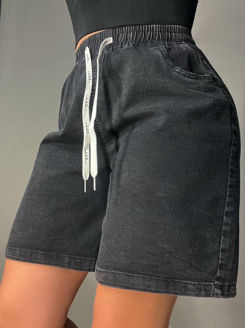 Шорты женские джинсовые Yingguoxiang 9062-1 мом с резинкой на талии и подворотом р. 28 Черный (4299) - фото 7