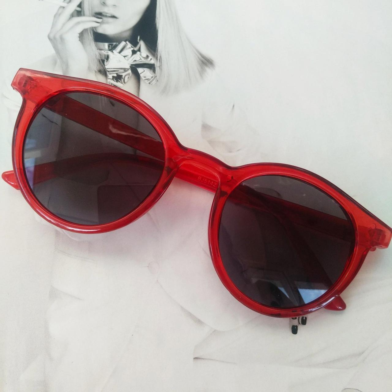 Солнцезащитные очки стильные в цветной оправе Вишневый