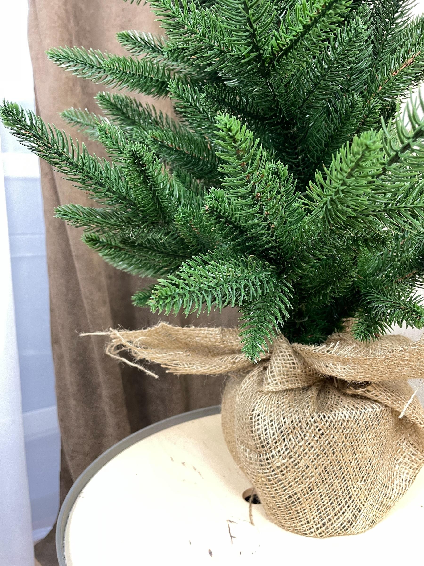 Искусственная елка литая Classic в горшке с мешковиной 90 см Зеленый (Н01014) - фото 8 Искусственная елка литая Classic в горшке с мешковиной 90 см Зеленый (Н01014) - фото 8