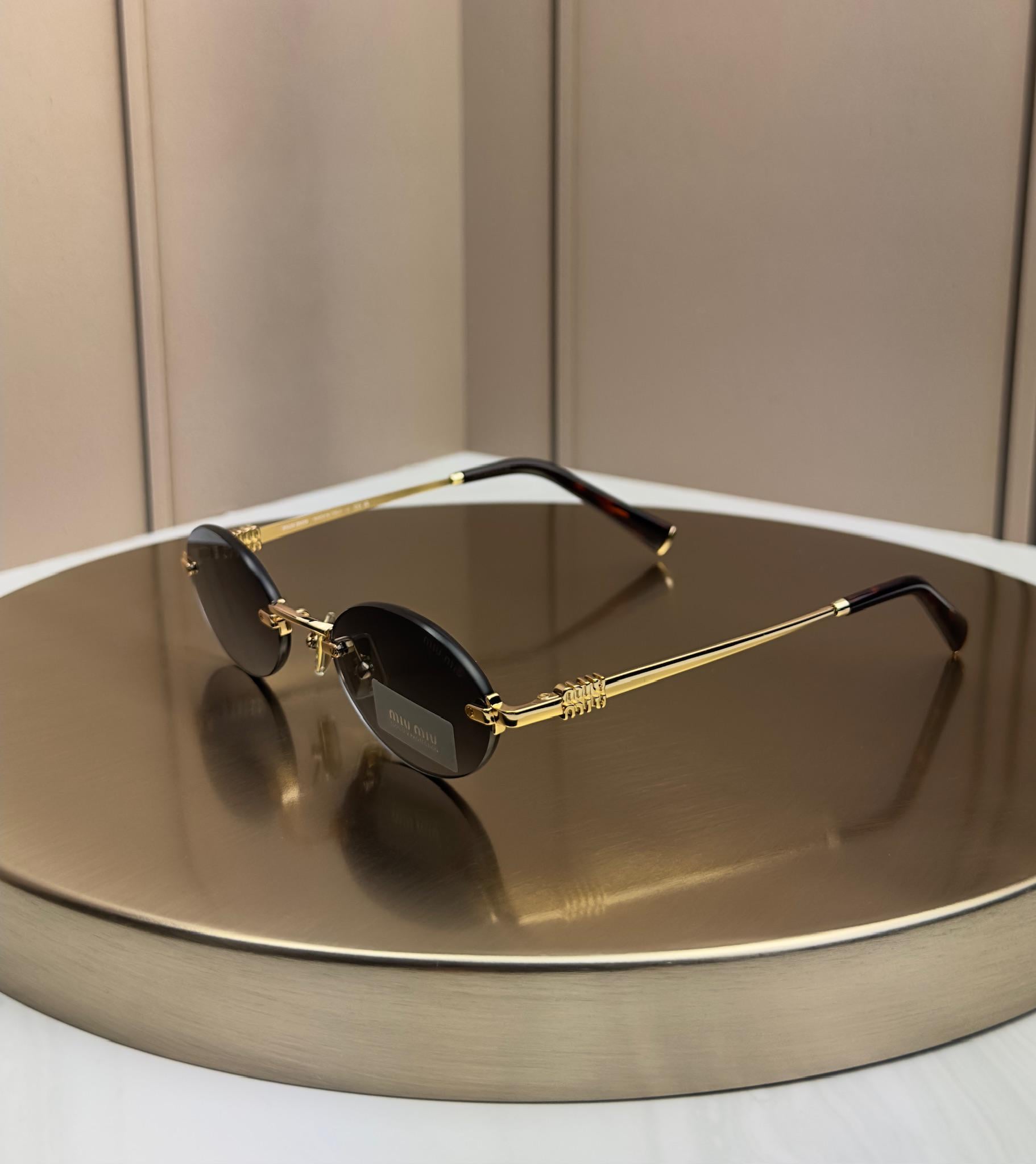 Солнцезащитные очки Miu Miu SMUA54 овальные безободочные серые линзы женские Золотой